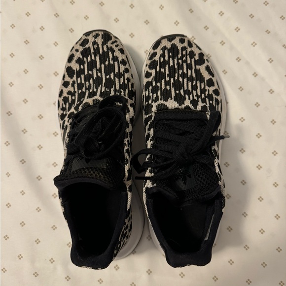 Adidas Cheetah Tennis Shoes - Picture 1 of 5